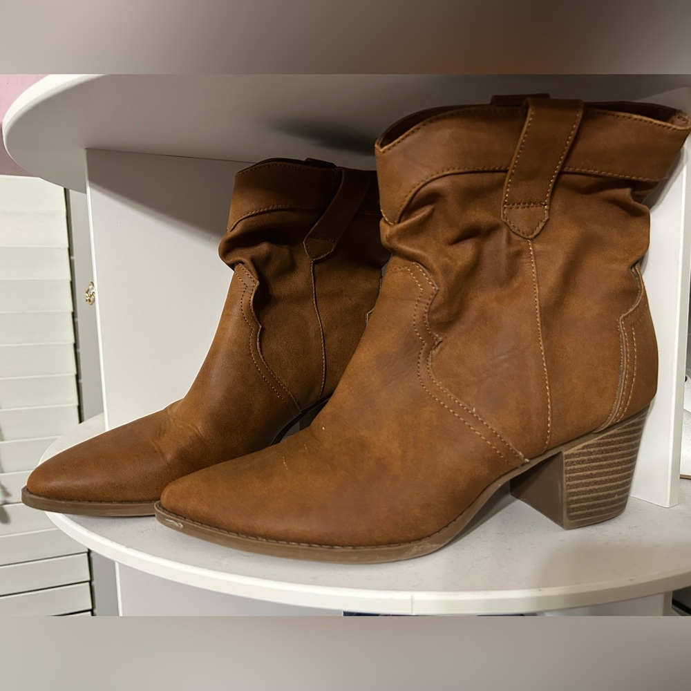 Time & Tru Tan Western Booties Size 8